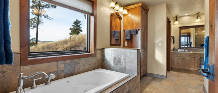 Image of Bathroom in custom home built by Rangel Construction